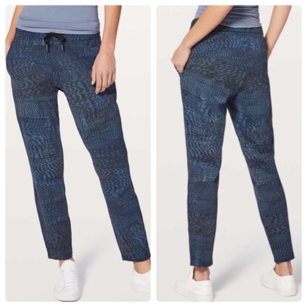 Lululemon On The Fly Pant  - Size 6 - Linear Flux